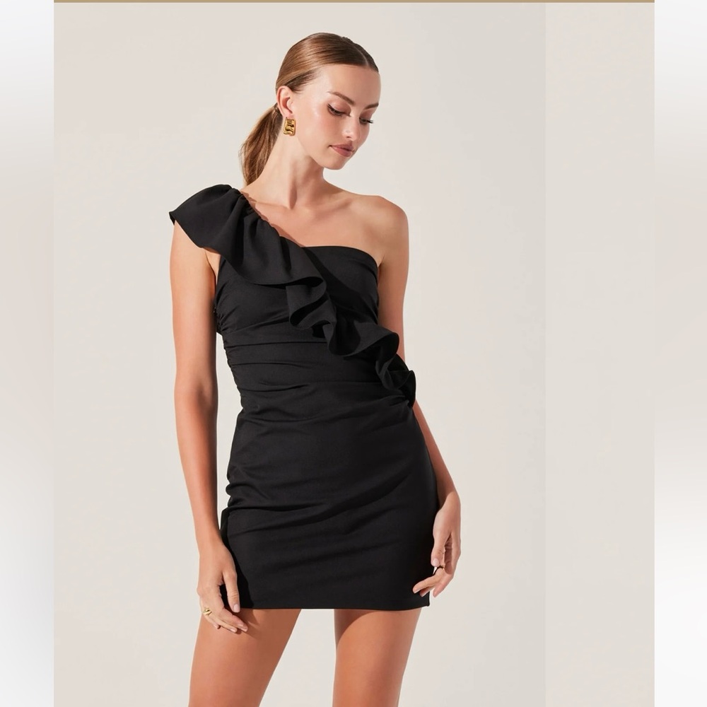 Astr Black One-Shoulder Ruffle Dress